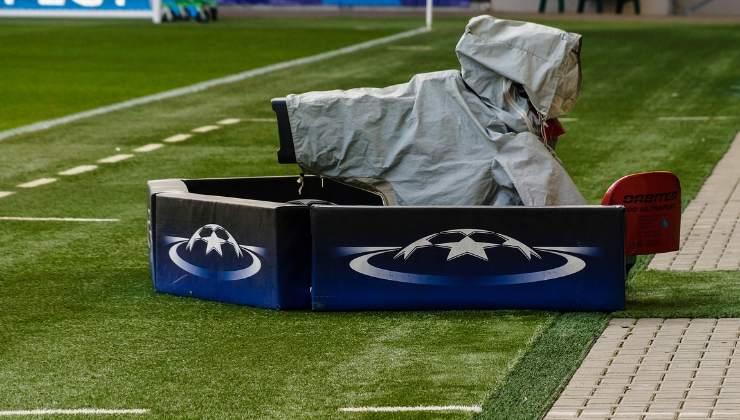 Telecamera a bordo di un campo di calcio