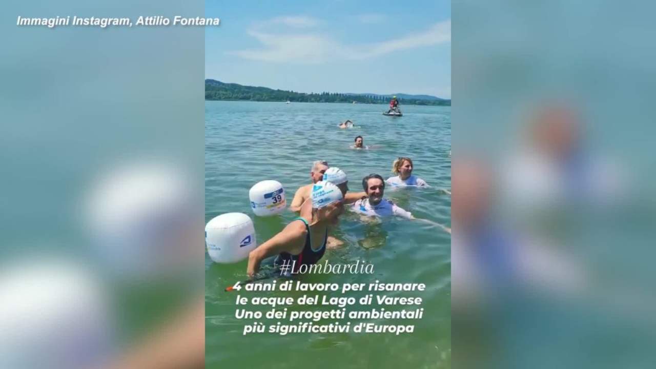 Il lago di Varese è di nuovo balneabile: Fontana inaugura la stagione con un tuffo