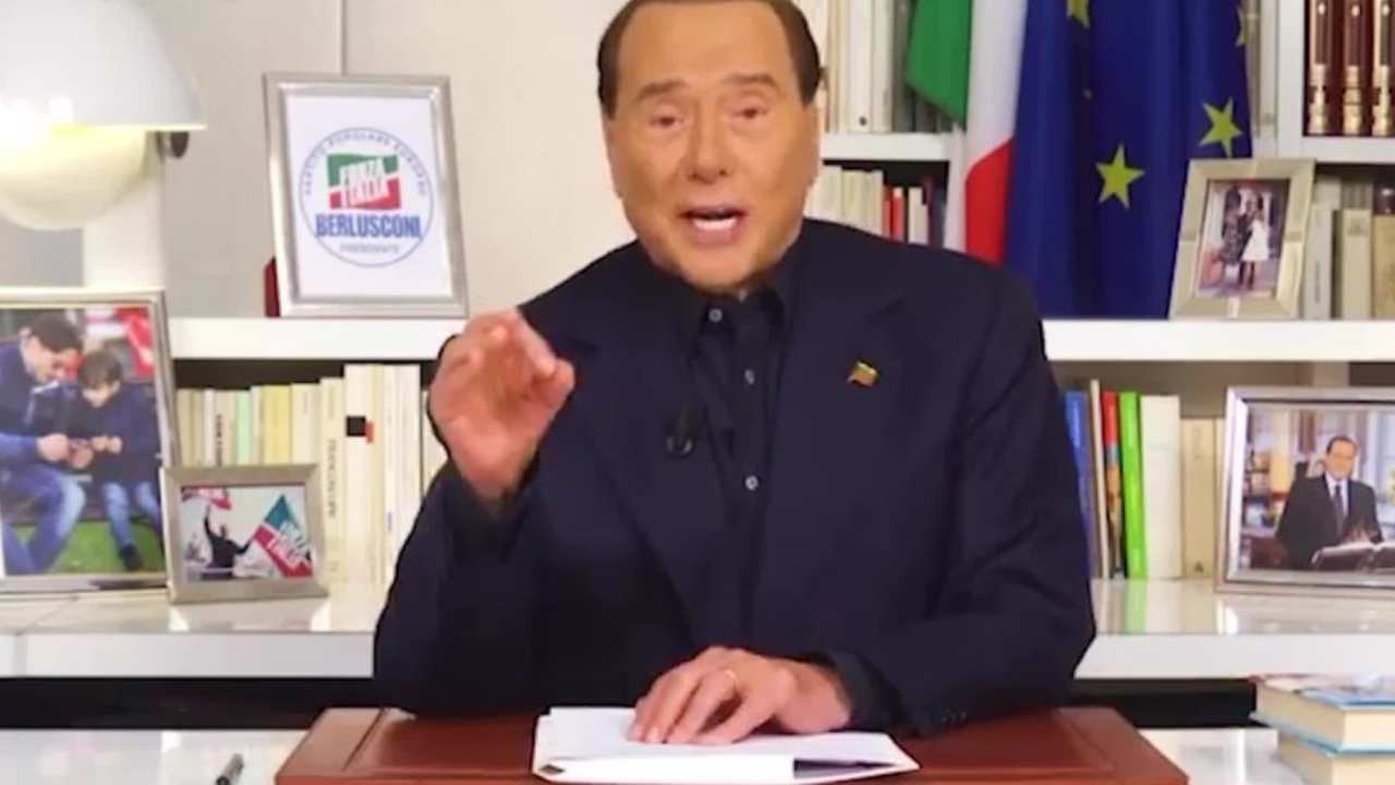 Elezioni, Berlusconi: "Con noi al governo flat tax per tutti al 23%"