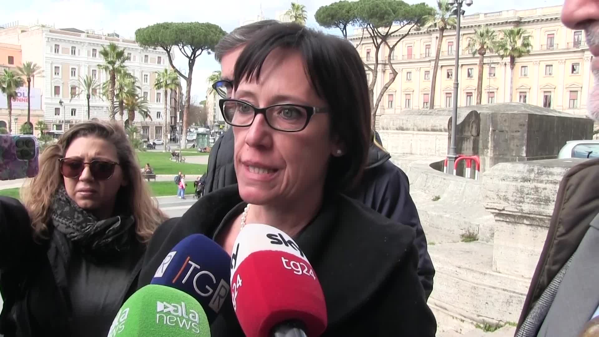 Elezioni, inizia a Roma la campagna elettorale di Ilaria Cucchi: "Mi batterò per diritti di tutti"