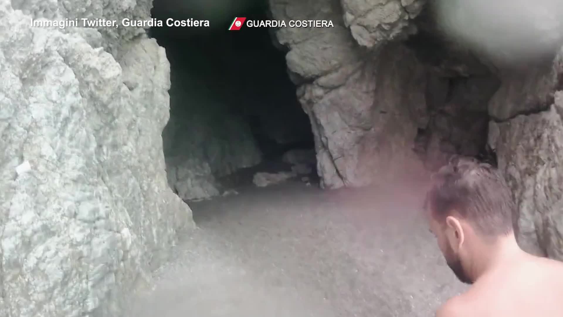Milazzo, salvate otto persone rimaste bloccate sulla spiaggia delle Grotte di Mongiove