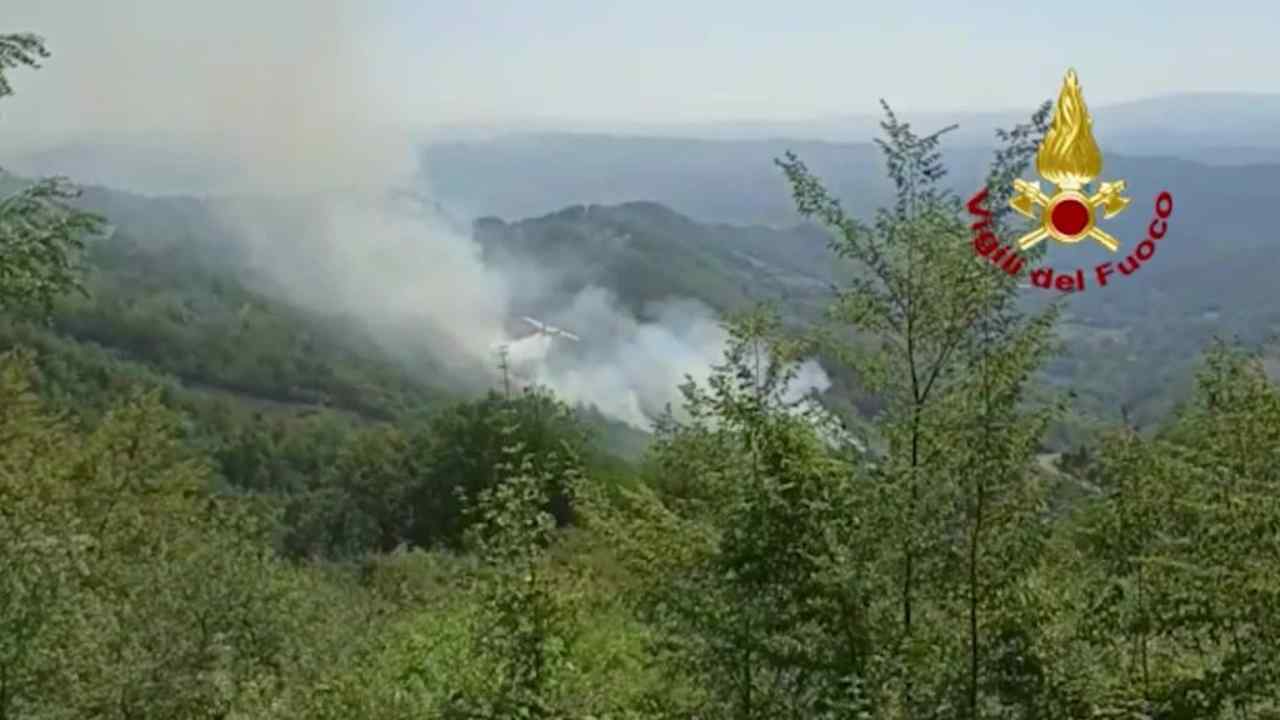 Brucia bosco nel Monferrato: case evacuate per precauzione