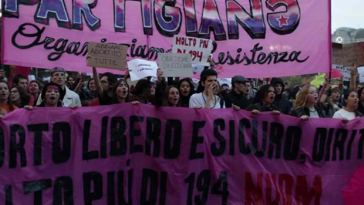 Aborto, la protesta a Milano