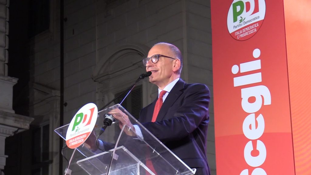 Roma, il partito democratico apre la campagna elettorale a piazza Santi Apostoli