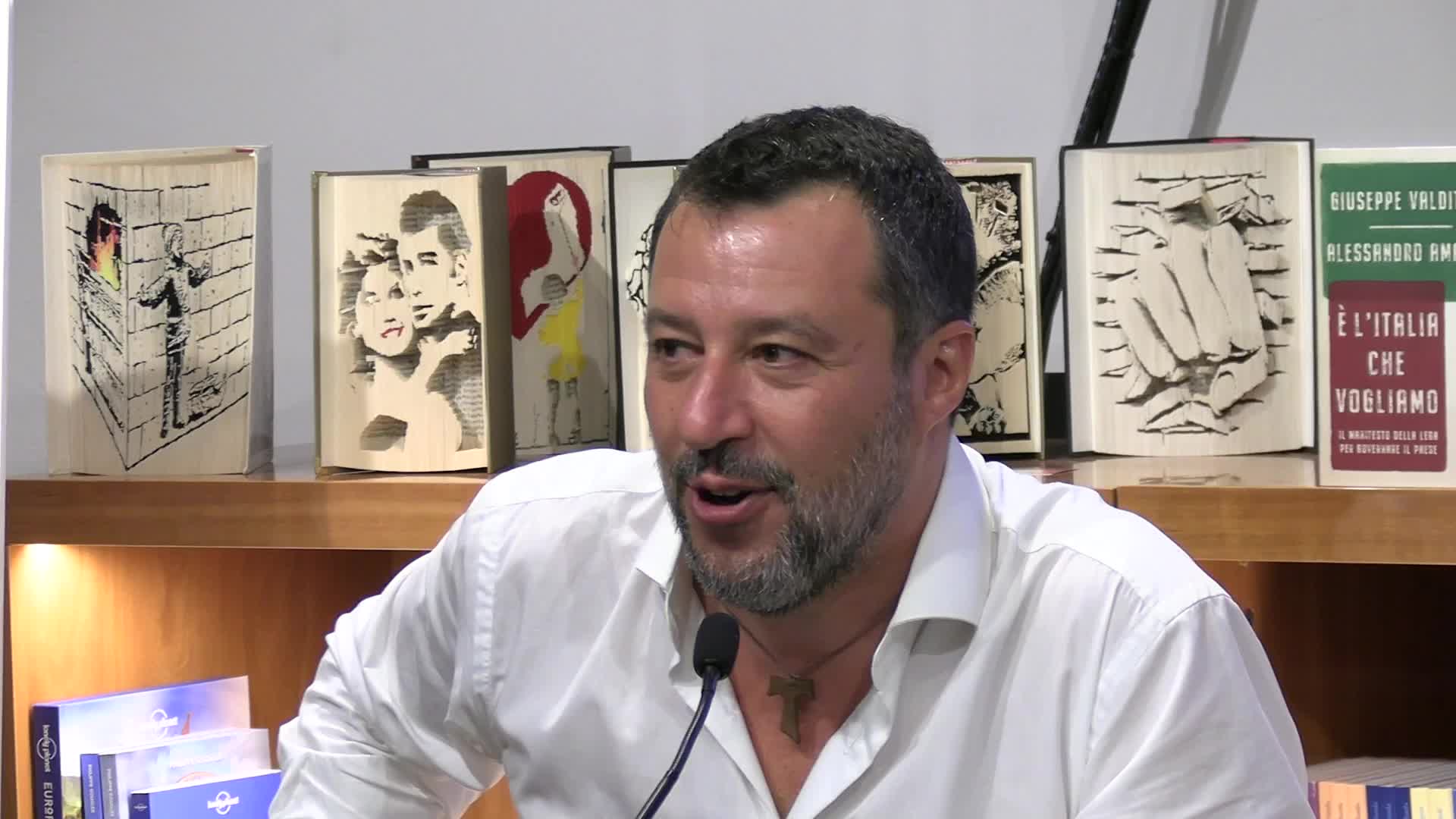 Elezioni, Salvini a Di Maio: "Sei il ministro degli esteri e con 3 guerre fai l'Ape Maia"