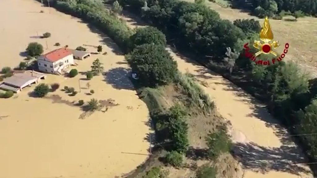 Maltempo, bomba d'acqua nelle Marche: 9 vittime e 4 dispersi
