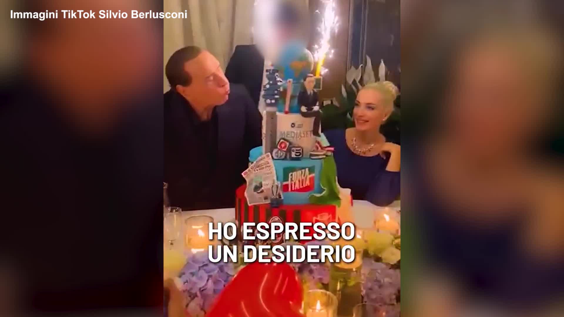 Compleanno in famiglia per Berlusconi, cena con figli e nipoti - VIDEO