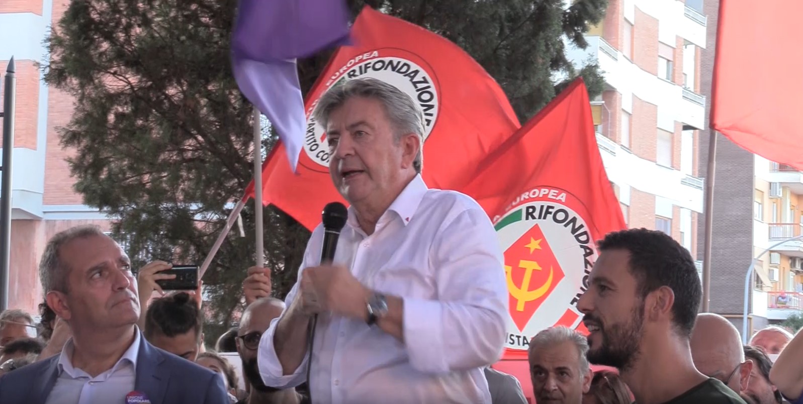 Mélenchon a Roma: "Dovevo restare a casa mentre voi affrontate i fascisti?"