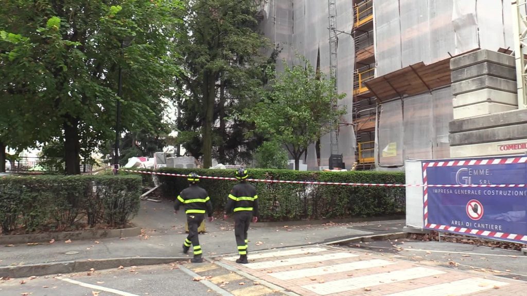 Crolla un ponteggio nel Torinese, tre operai feriti gravi a Rivoli