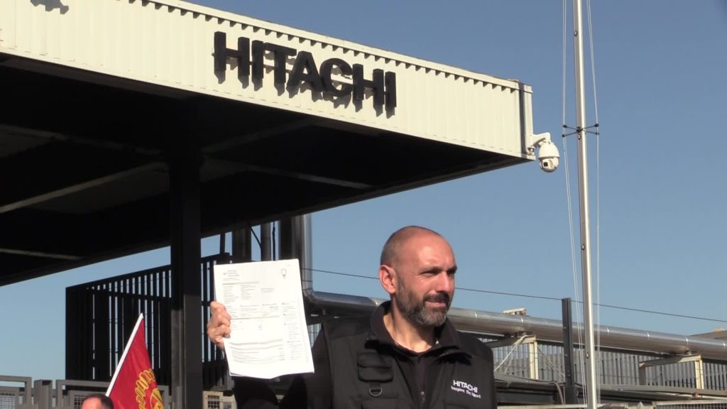 Caro bollette, presidio davanti alla Hitachi di Pistoia
