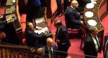 Berlusconi e quell’elenco che scuote il centrodestra. Meloni: “Non sono ricattabile”
