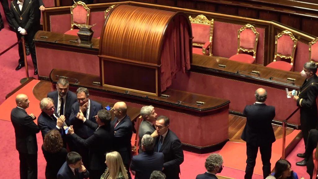 Senato, chi sono i senatori esterni al Cdx che hanno votato per La Russa?