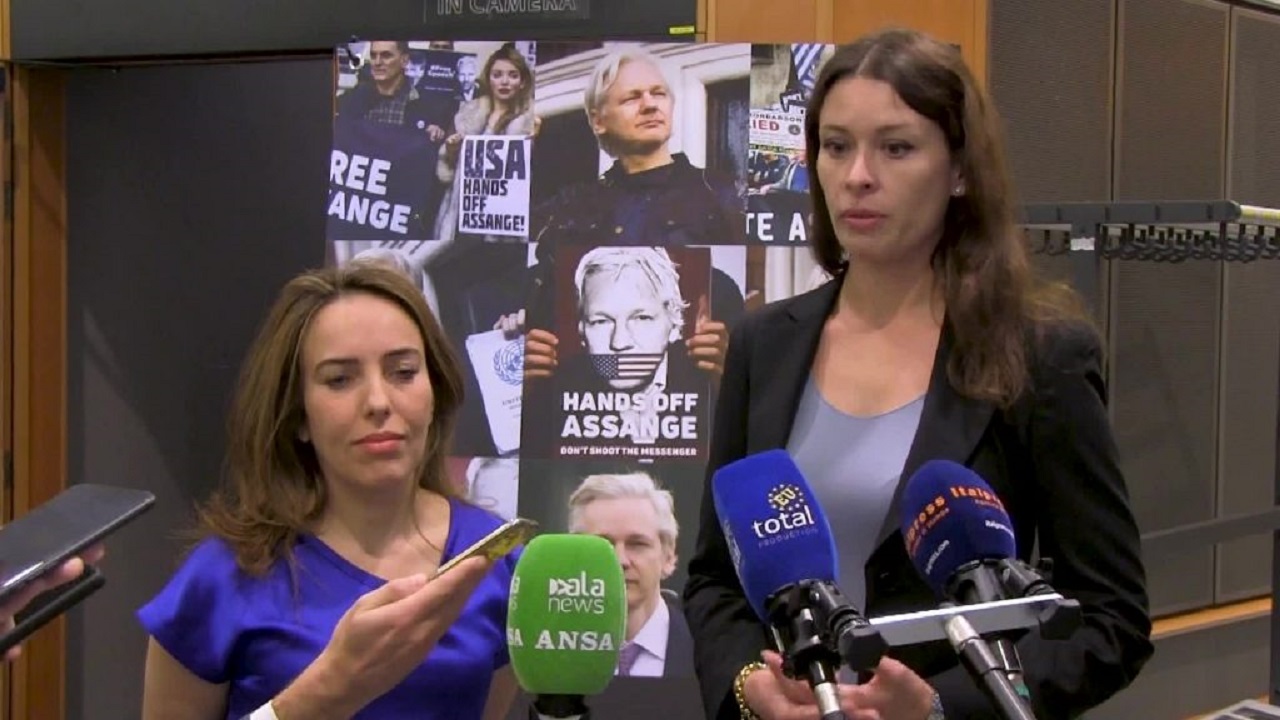 Stella Assange, la moglie di Julian Assange