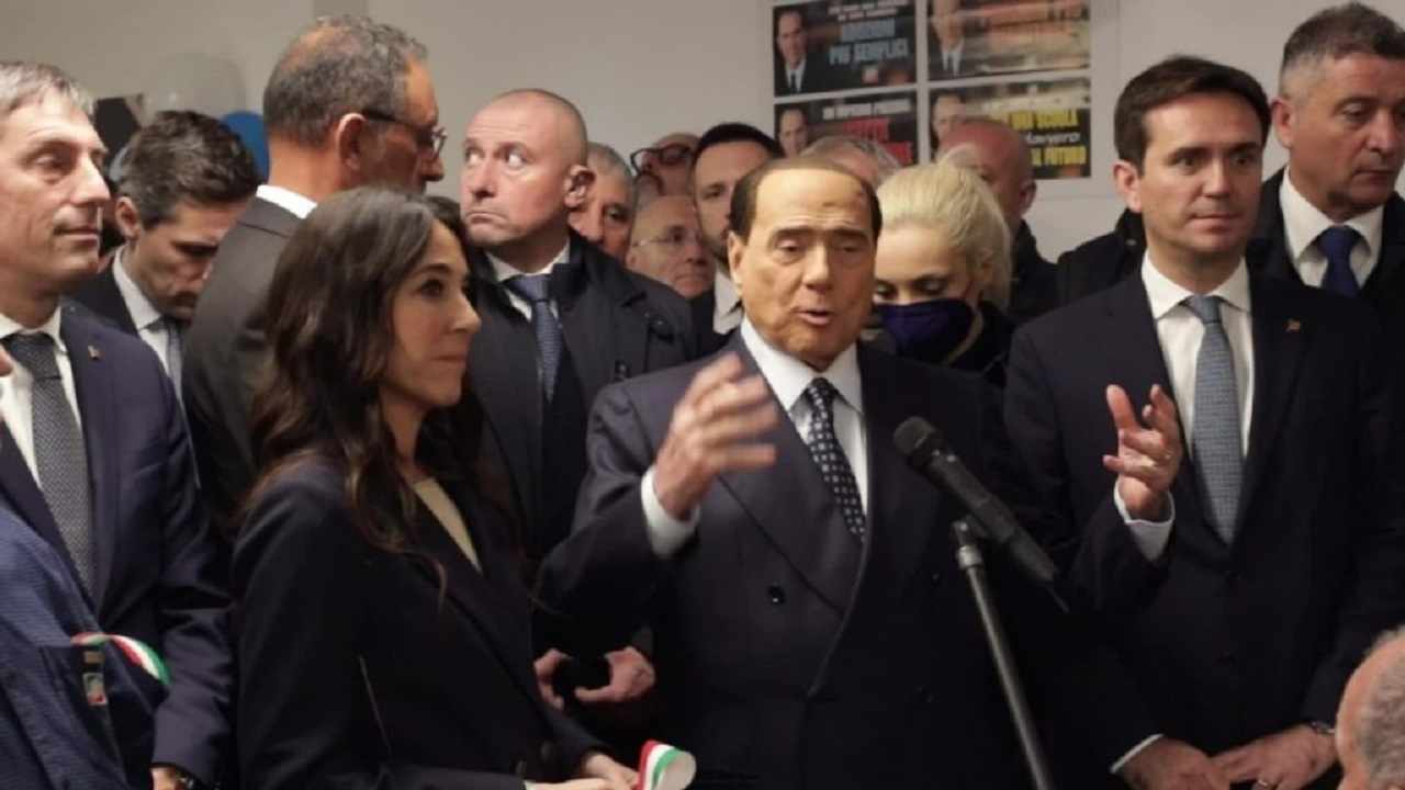 Berlusconi all'inaugurazione della nuova sede del Coordinamento regionale di Forza Italia a Milano