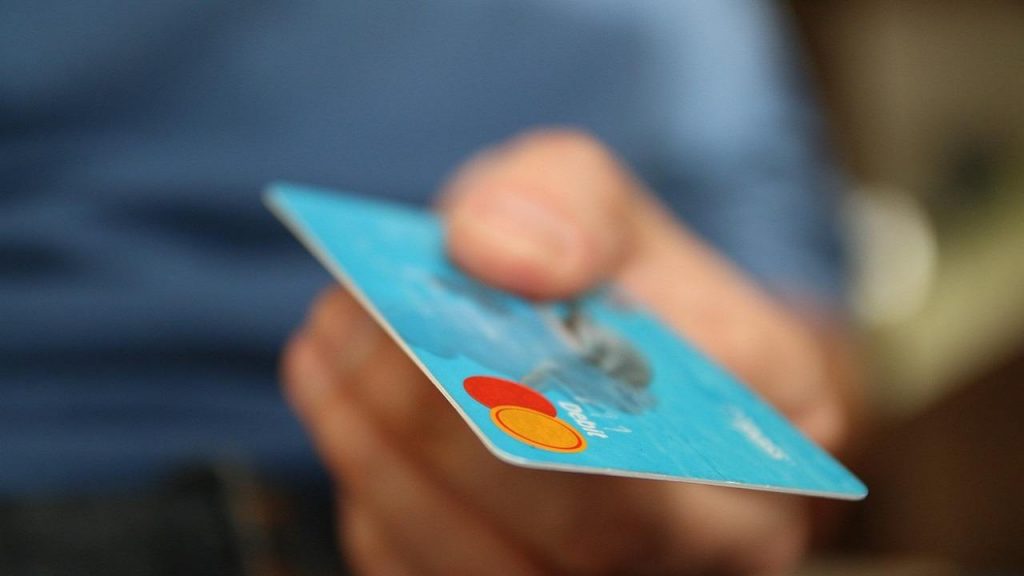 Pos, stop a multe per chi non accetta pagamenti inferiori ai 30 euro