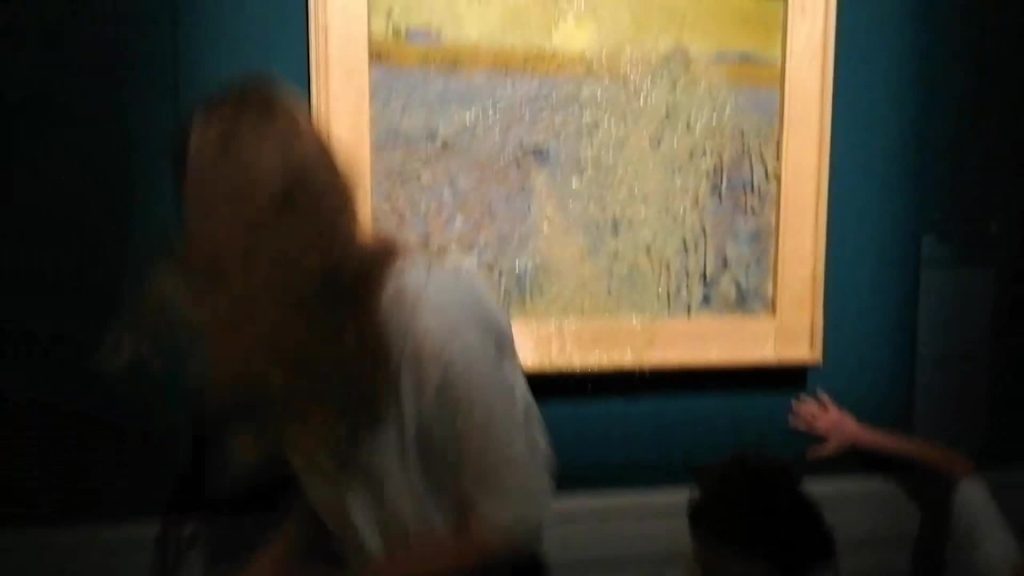 Van Gogh imbrattato, protesta degli ambientalisti a Roma