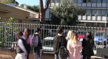 Roma, studenti Enzo Rossi occupano liceo. Collettivo OSA: “Date i soldi alla scuola”. VIDEO