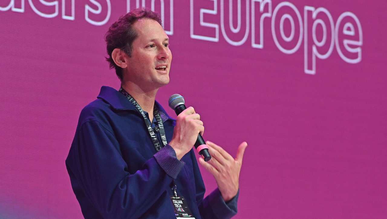 John Elkann decide