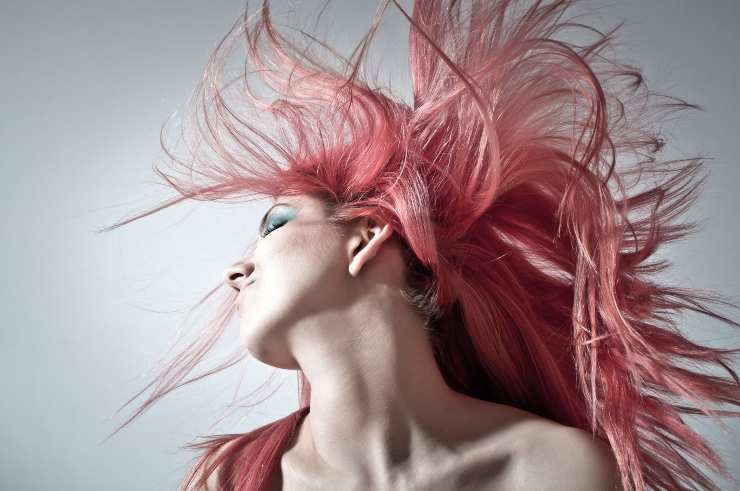 capelli colorati lavaggio