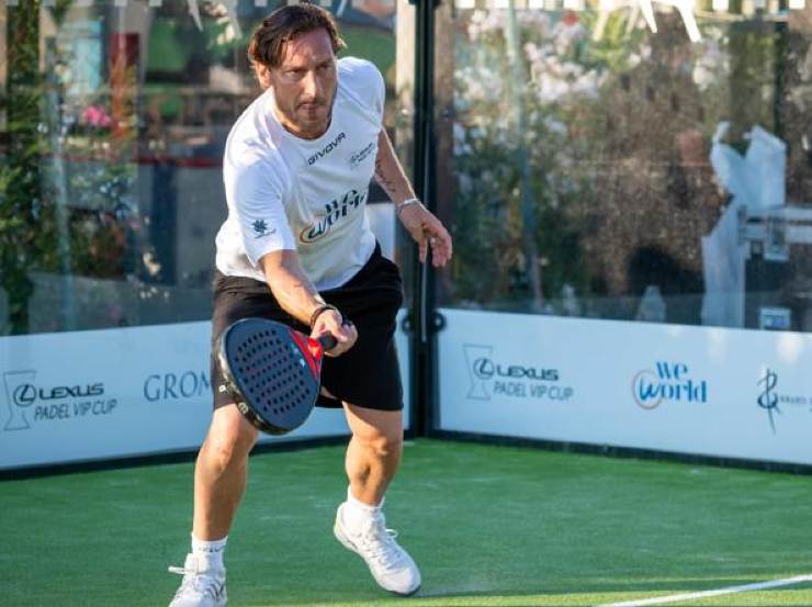 FRANCESCO TOTTI GIOCA A PADEL