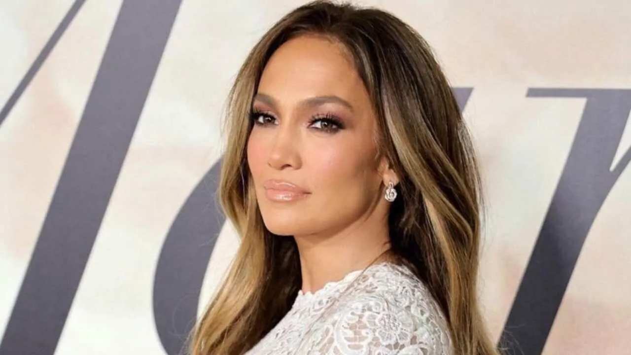 JENNIFER LOPEZ