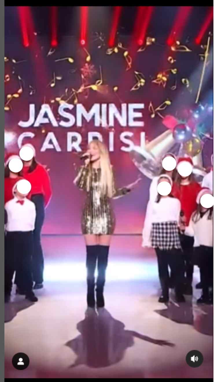 Jasmine Carrisi-look natalizio a Domenica In-Instagram-Newsby