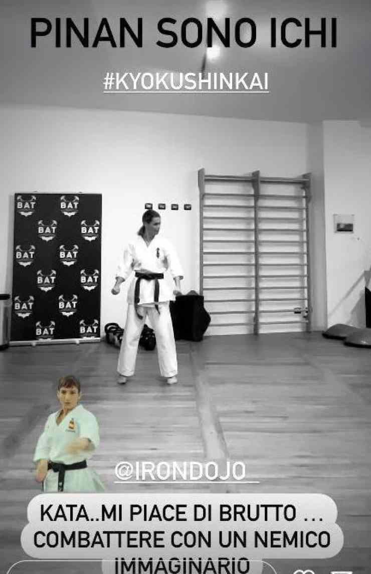 Michelle Hunziker mentre si allena a Karate