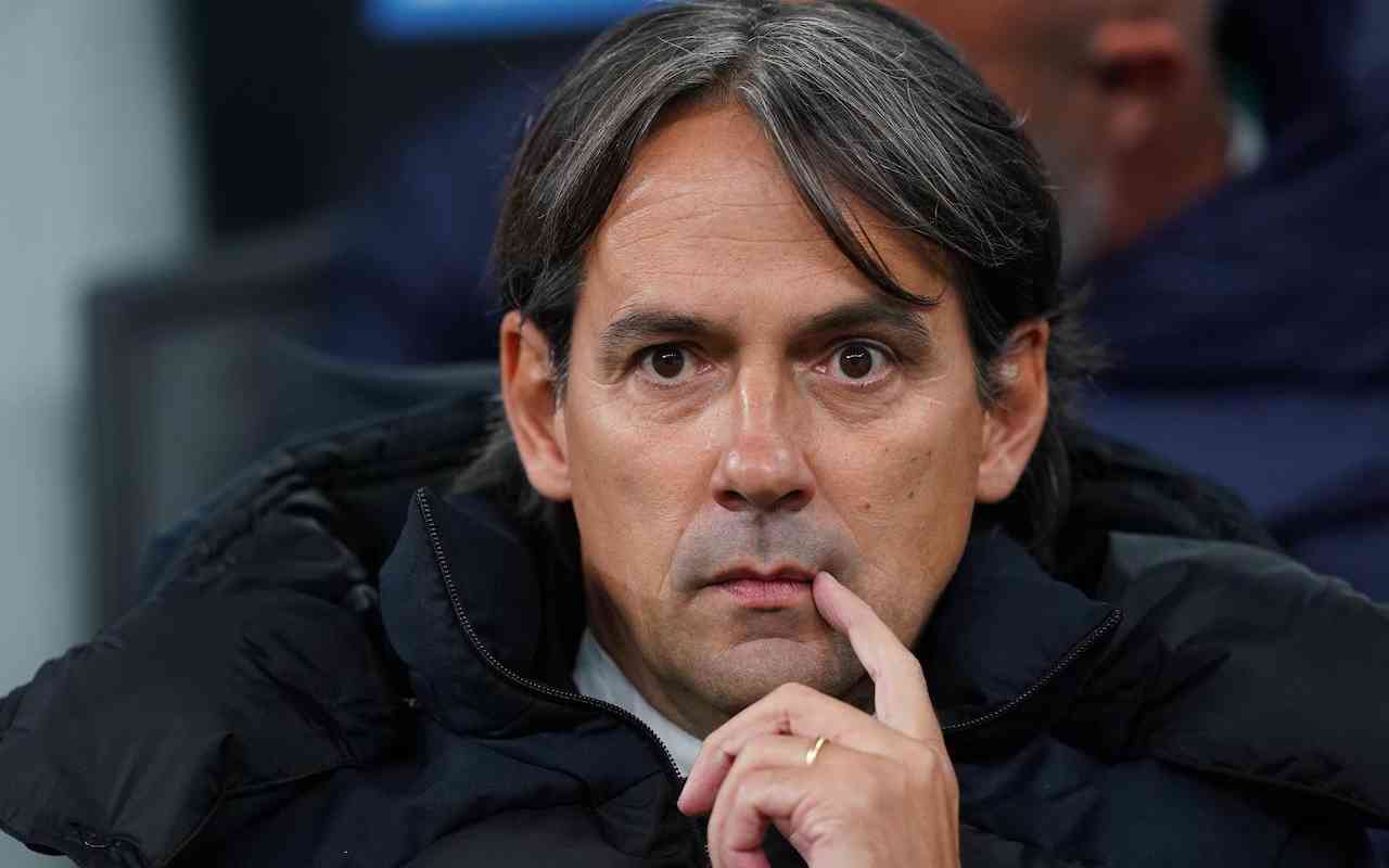 Simone Inzaghi pensieroso per la sua Inter