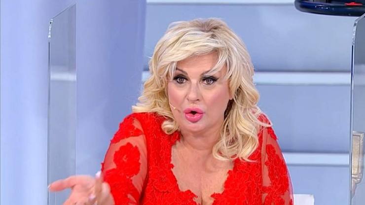 tina cipollari in studio