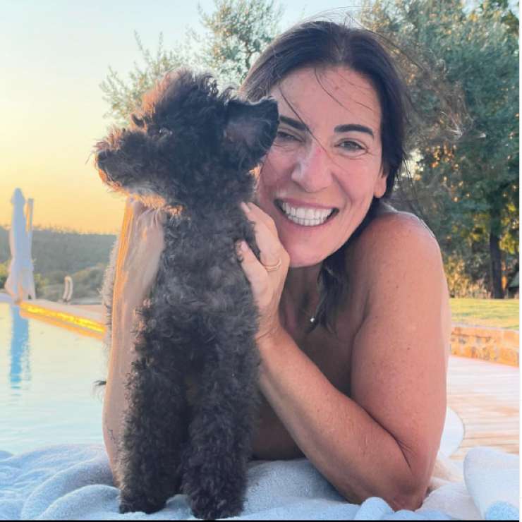 Paola Turci et son petit chien