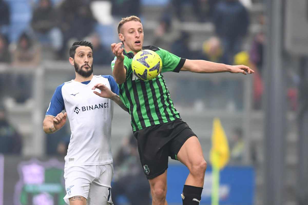 Luis Alberto in azione con Frattesi