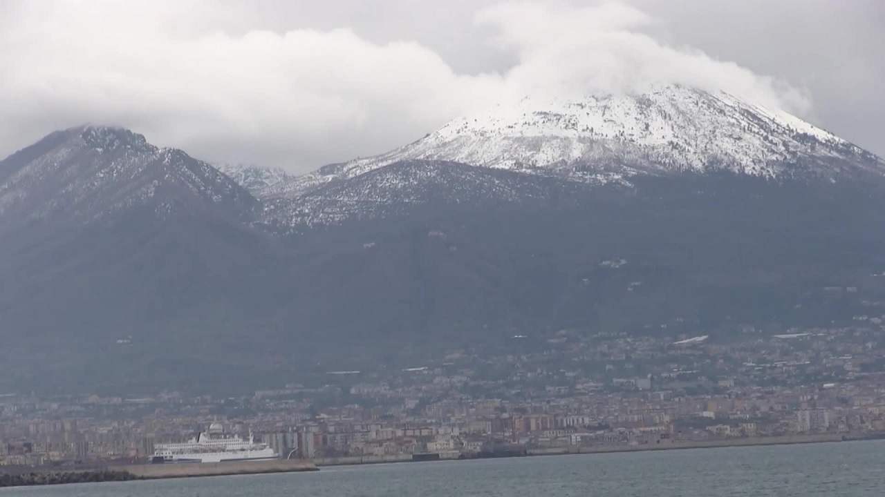 Il Vesuvio innevato