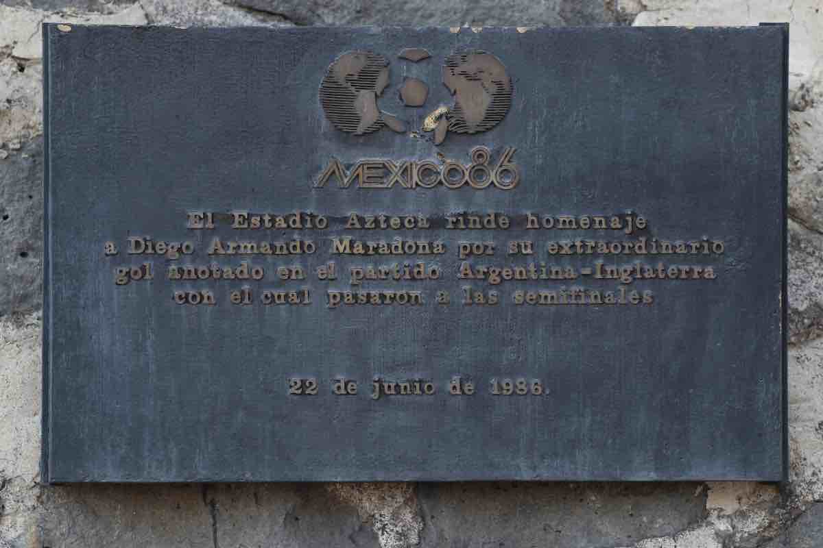 Placca commemorativa del gol agli inglesi di Maradona in Messico '86