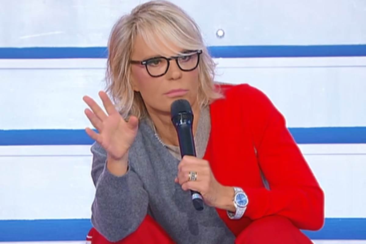 Uomini e Donne colpo di scena: Maria assume la protagonista del trono, aveva perso il lavoro