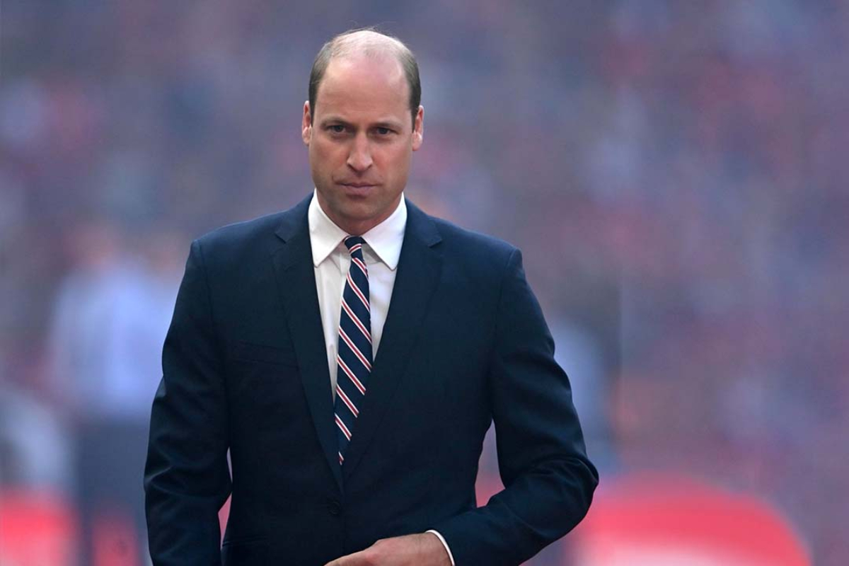 Il Principe William si mostra seduto su una sedie a rotelle-newsby