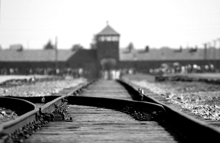 Rotaie campo di concentramento Giorno della Memoria