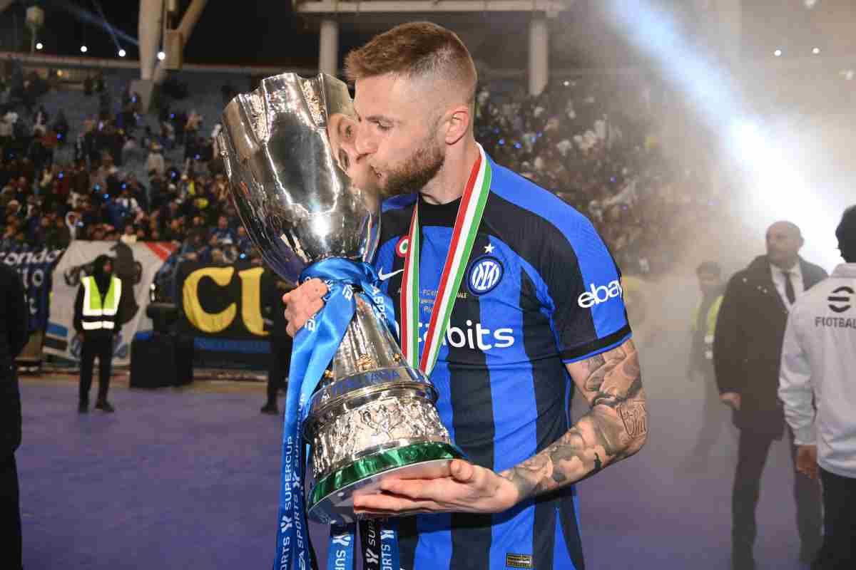 Skriniar bacia la Supercoppa Inter