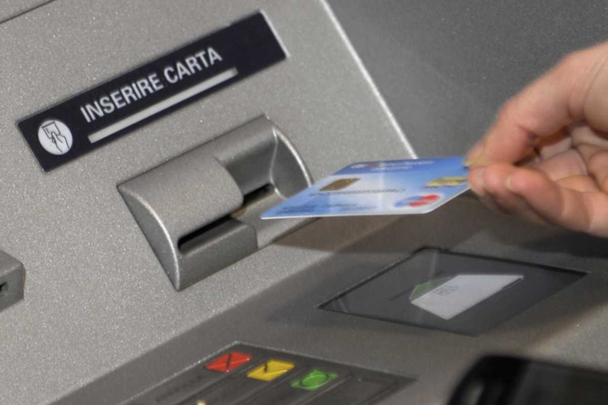 Conti correnti, forti rincari da questo mese: di quanto aumentano le spese di gestione