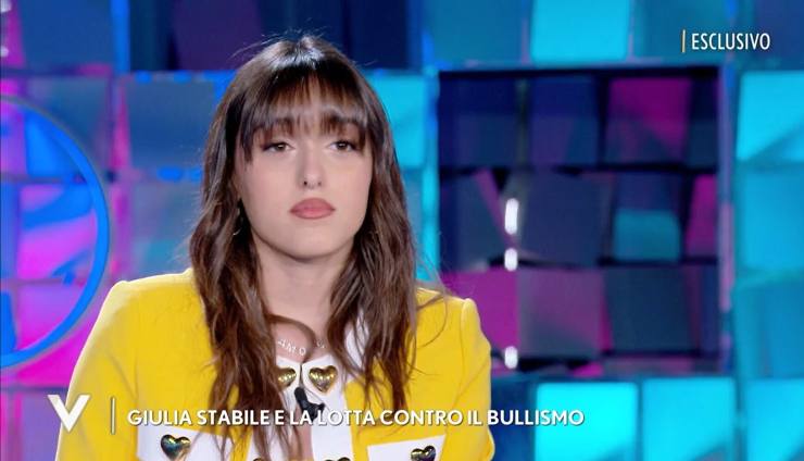 "Mi prendevano in giro anche i prof": ex star di Amici rivela un retroscena incredibile