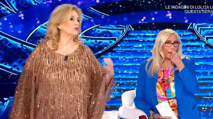 "Mina è morta", cala il gelo a Domenica In: la reazione di Mara Venier alla gaffe