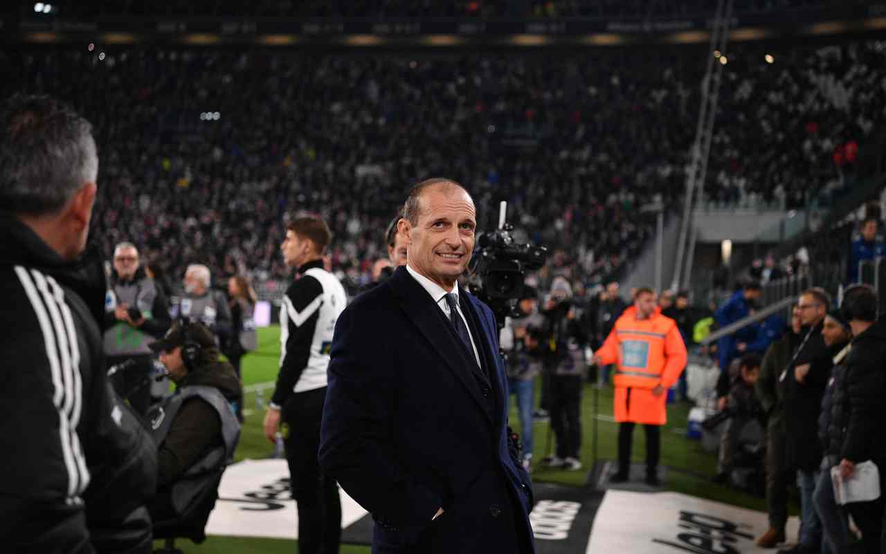 Allegri sorride a bordo campo