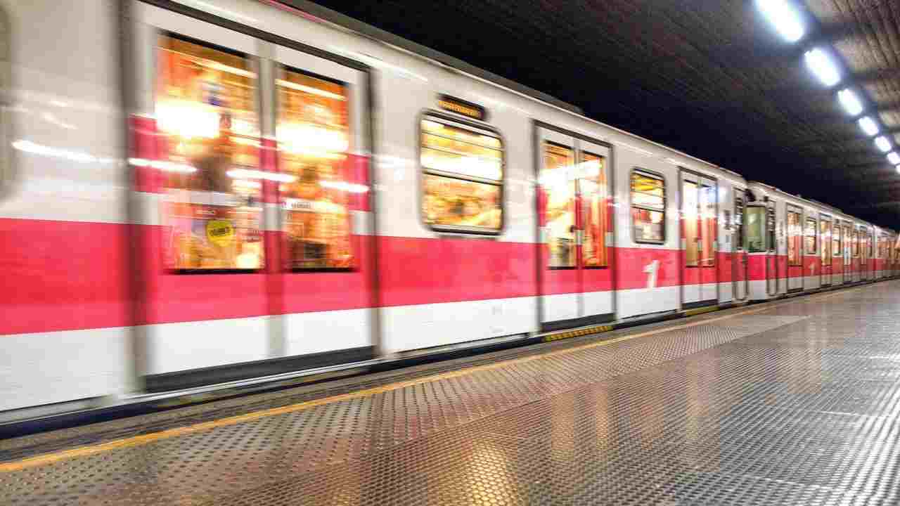 Metro rossa a Milano