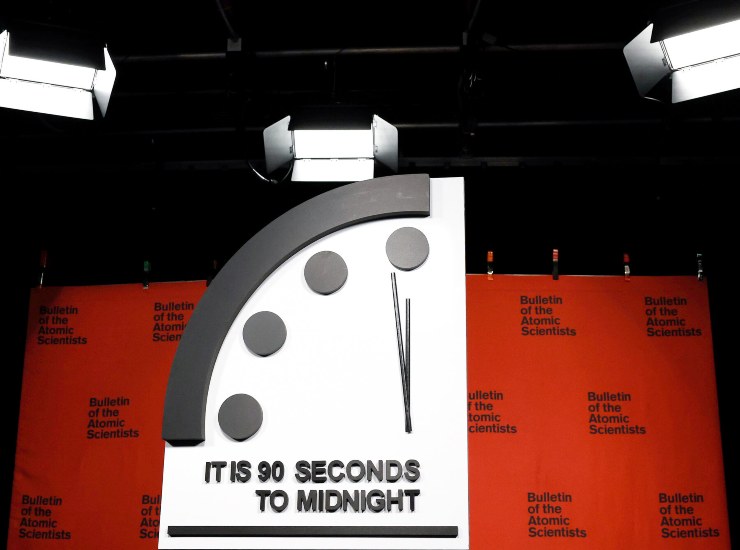 Doomsday Clock, perché l'orologio dell'Apocalisse dice che siamo a 90 secondi dalla fine