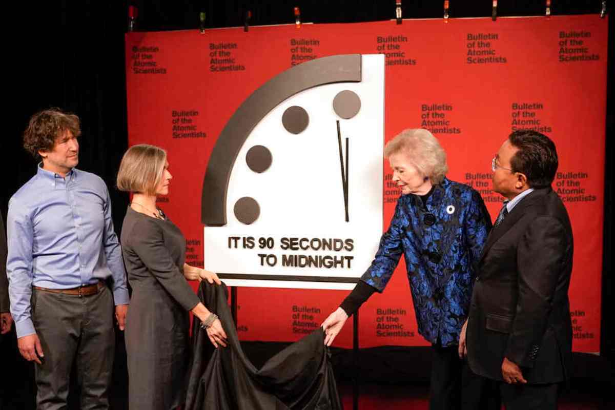 Doomsday Clock, perché l'orologio dell'Apocalisse dice che siamo a 90 secondi dalla fine