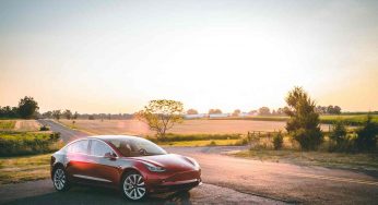 Tesla abbassa i prezzi di Model 3 e Y, riduzioni di 12.500 e 5.000 euro