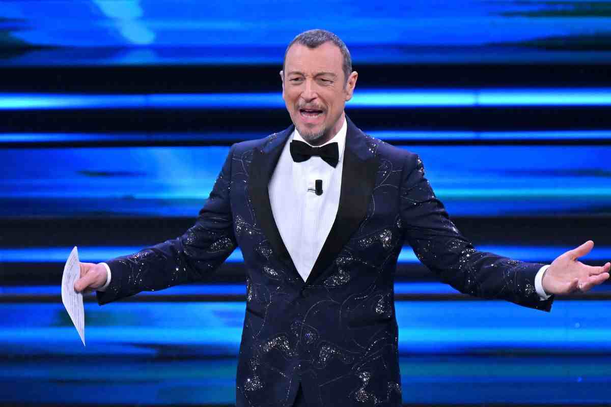 Amadeus sul palco di Sanremo