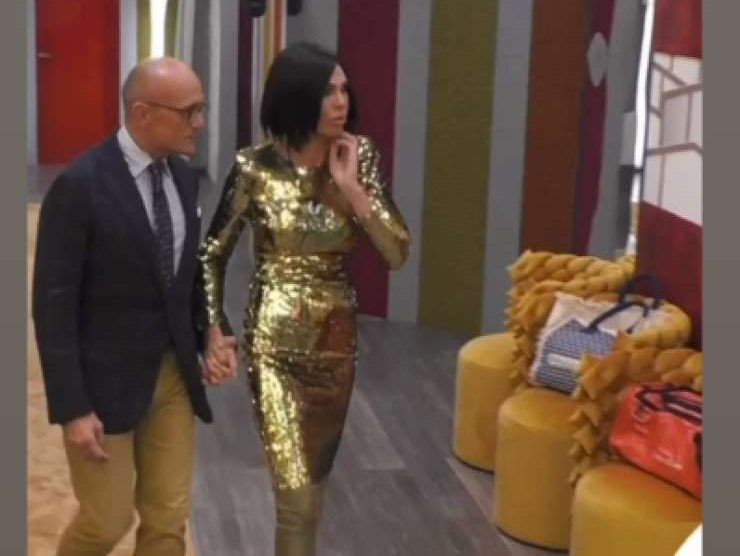 Ilary Blasi con la parrucca