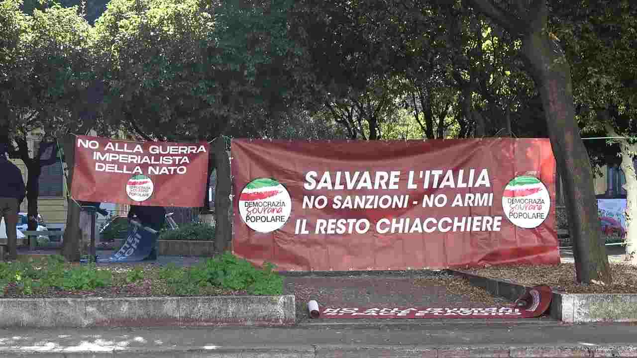 Sanremo, la protesta fuori dalla sede della Rai