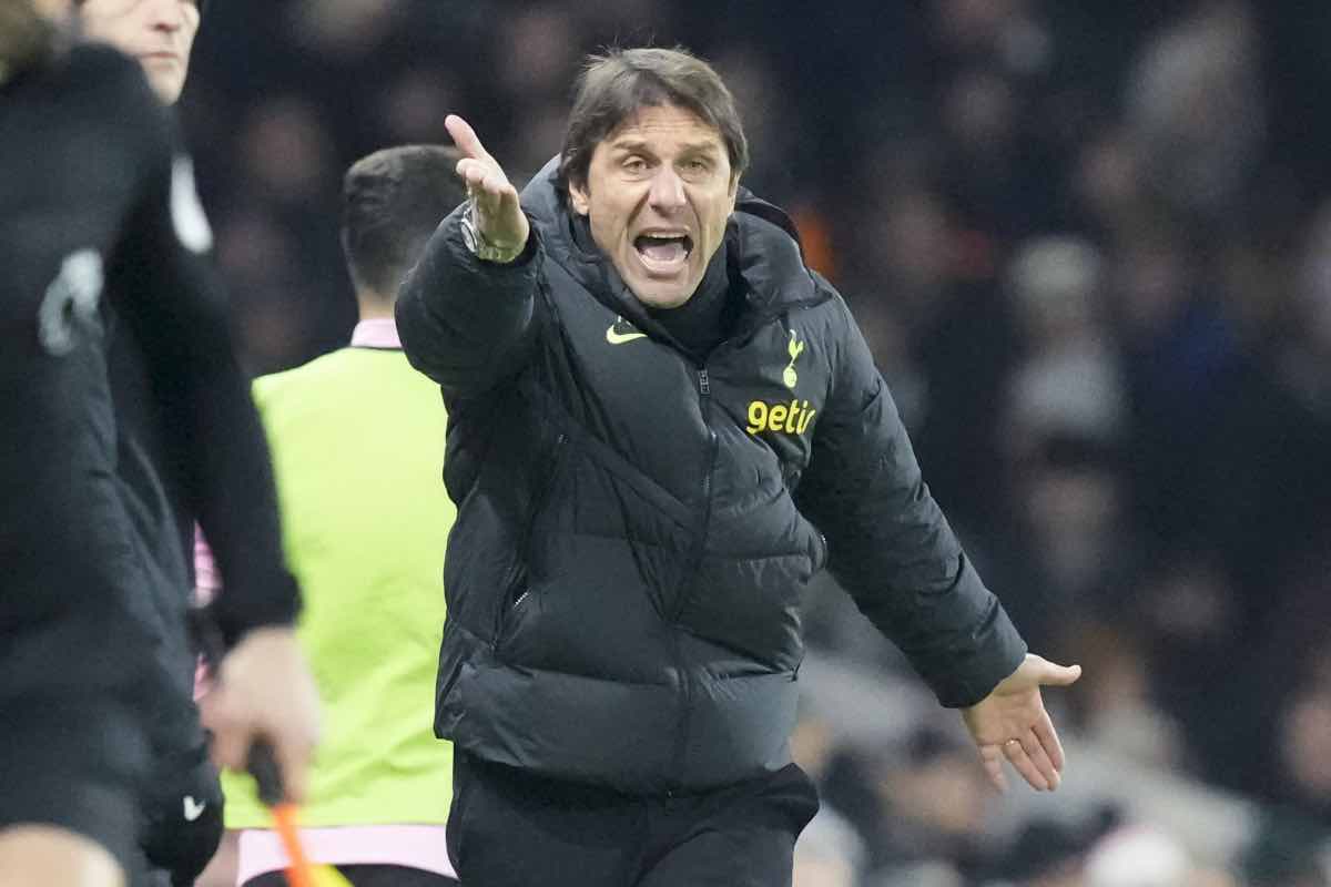 Conte urla a bordo campo