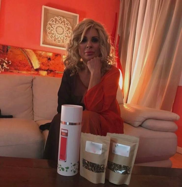 Tina Cipollari: il salone rosso fuoco